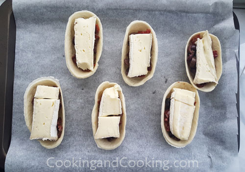 Baked Brie Tortilla Bowls Baked Brie Tortilla Bowls