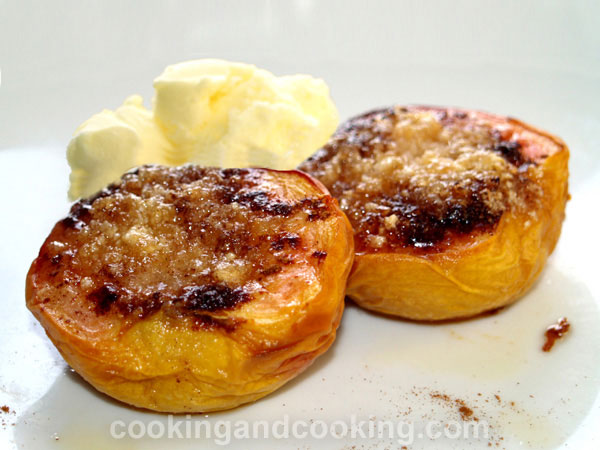 Baked Peaches with Almond Baked Peaches with Almond