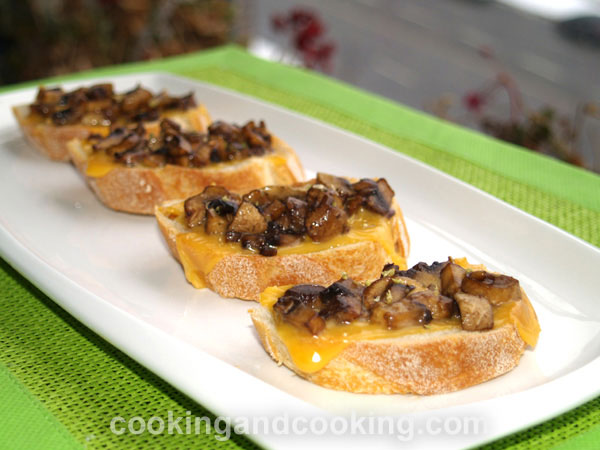 Crostini with Mushrooms Crostini with Mushrooms