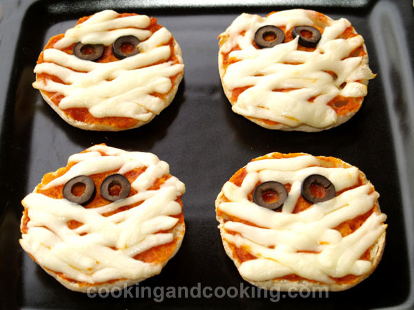 Halloween Mummy Pizza Halloween Mummy Pizza