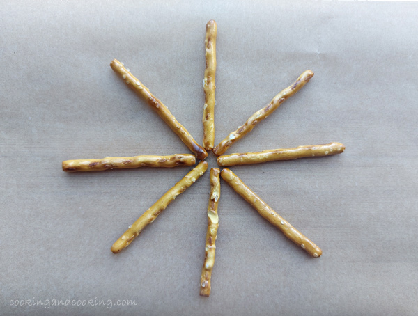 Halloween Pretzel Spider Webs Halloween Pretzel Spider Webs