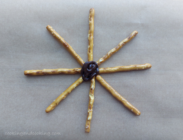 Halloween Pretzel Spider Webs Halloween Pretzel Spider Webs