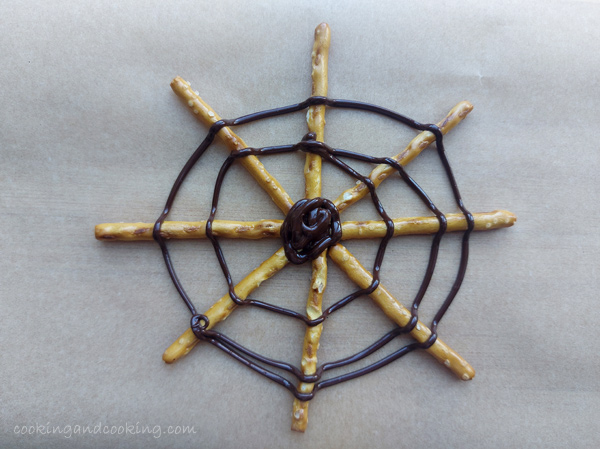 Halloween Pretzel Spider Webs Halloween Pretzel Spider Webs