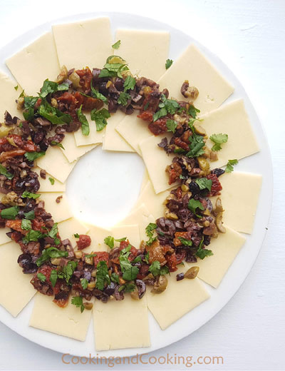 marinated-olive-cheese-ring marinated-olive-cheese-ring