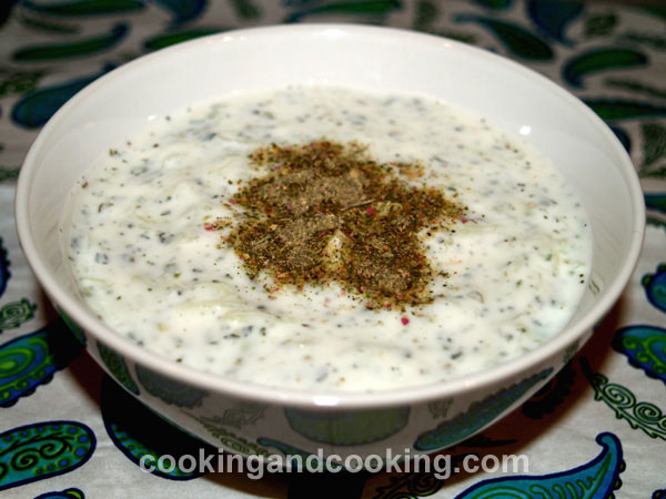Mast o Khiar (Persian Cucumber and Yogurt Dip) Mast o Khiar (Persian Cucumber and Yogurt Dip)